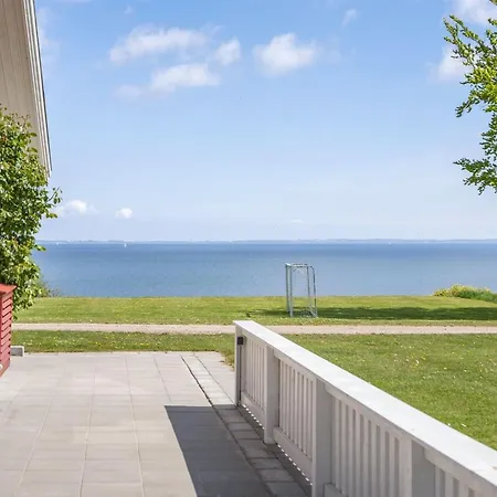 Anastacia - 75m From The Sea By Interhome *